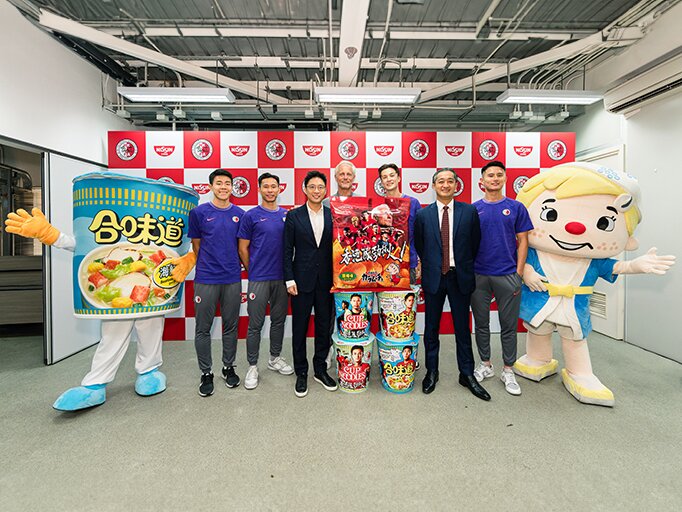 To show further support and boost popularity of HKRT during the Asian Cup period, Nissin will launch thematic Cup Noodles and Nissin Koikeya Potato Chips, featuring Mr. Jörn Andersen, Head Coach, and key players including Mr. Yapp Hung Fai, Mr. Wong Wai, Mr. Matthew Orr and Mr. Sun Ming Him. 