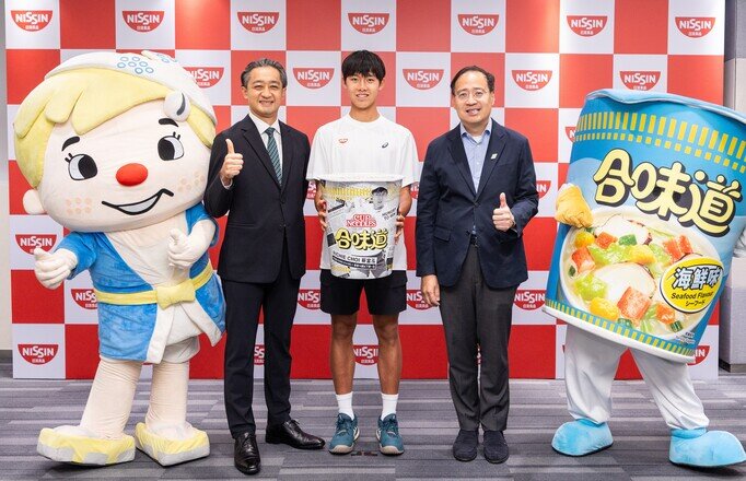 (from left to right) Photo of Mr. Kiyotaka Ando, Executive Director, Chairman and CEO of Nissin Foods, Richie Choi and Mr. Michael Cheng, HKCTA President.